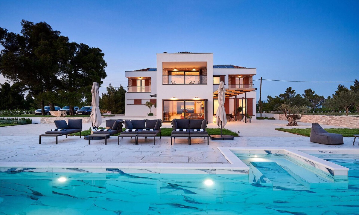 Skradin House | 4 bedroom awesome home in Dubravice