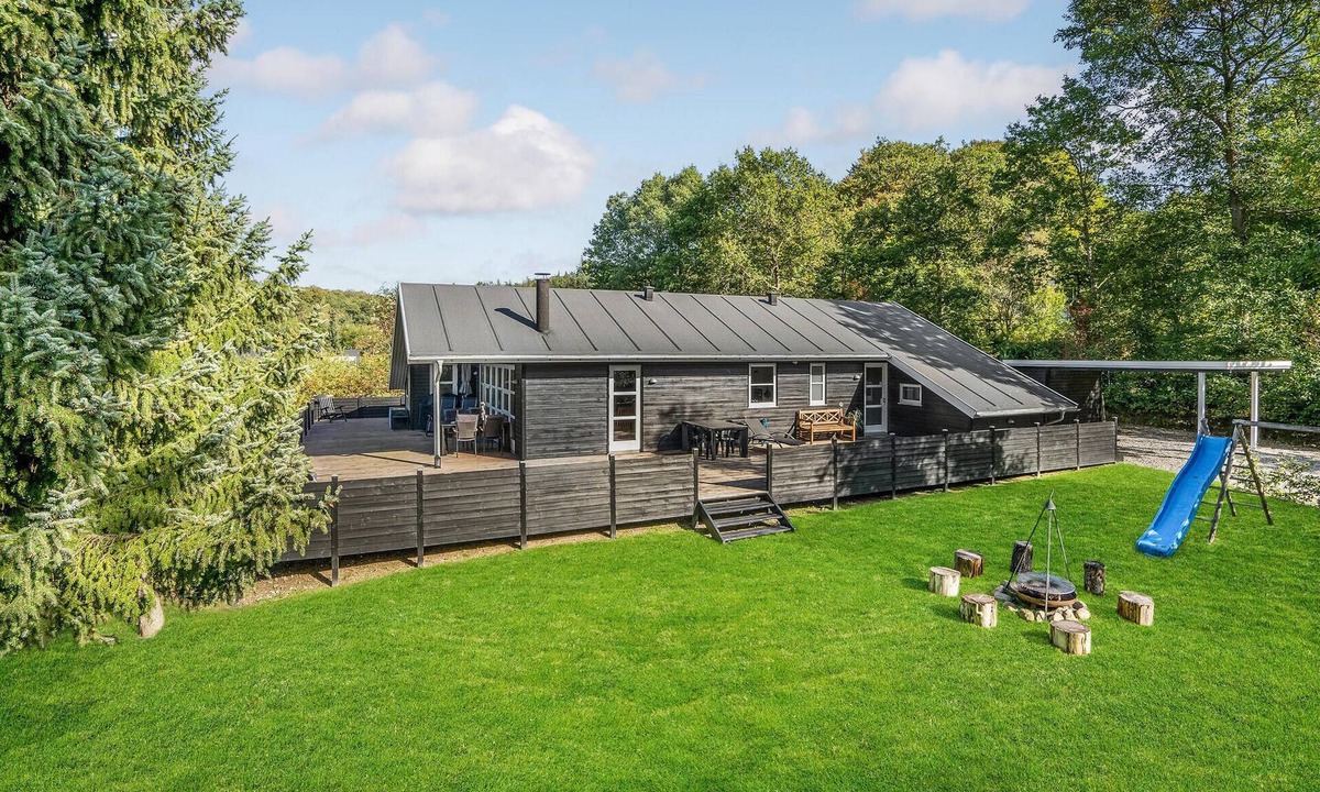 Femmøller House | 4 bedroom awesome home in Ebeltoft