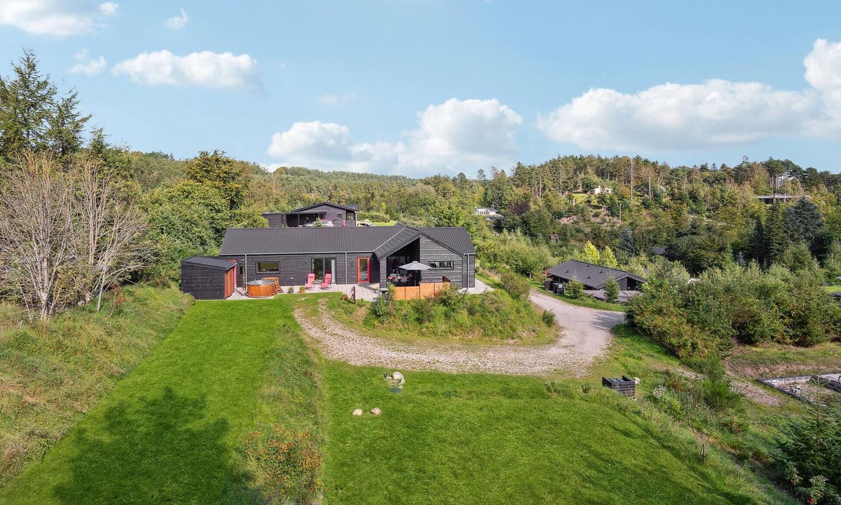 Femmøller House | 4 bedroom awesome home in Ebeltoft