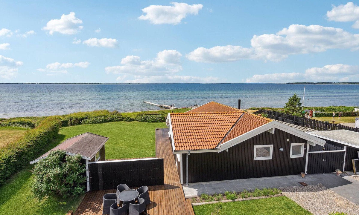 Næs House | 4 bedroom awesome home in Assens