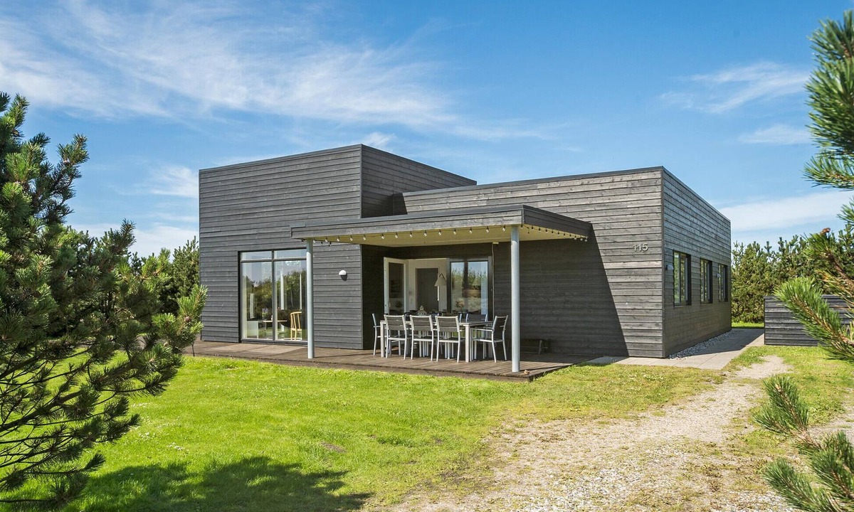 Nr. Lyngby House | 4 bedroom beach front home in Løkken