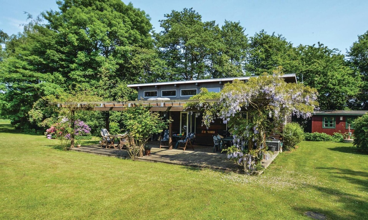 Stege House | 4 bedroom beach front home in Stege