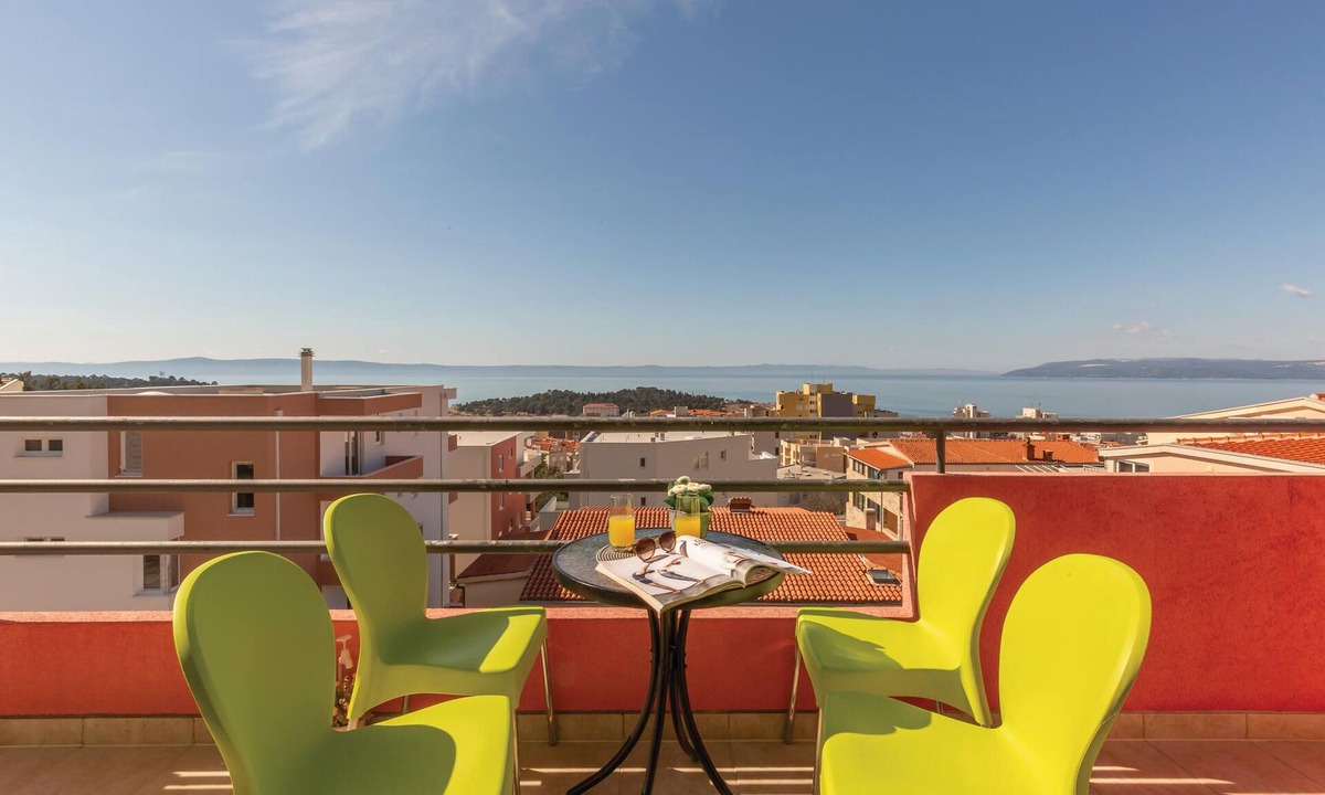 Makarska Apartment | 4 bedroom beach front apartment in Makarska