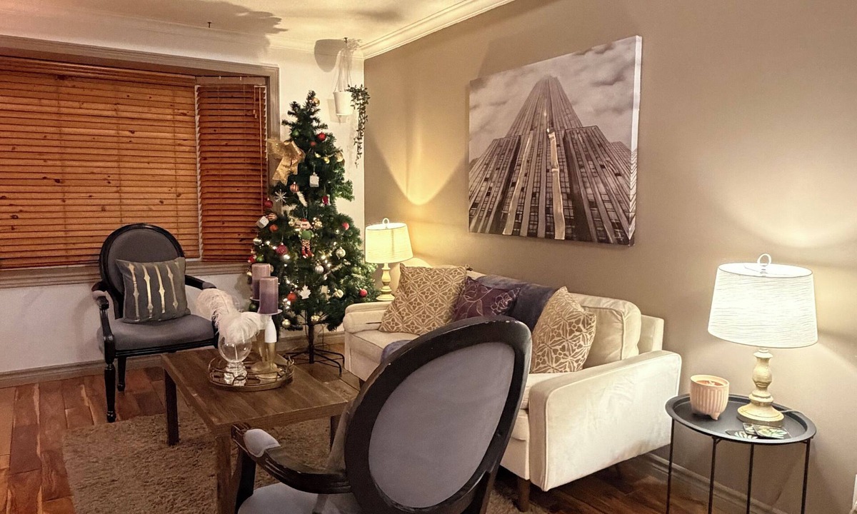 Lakeview House | 4 Bedroom Bungalow In Lakeview Mississauga With 2 Parkings