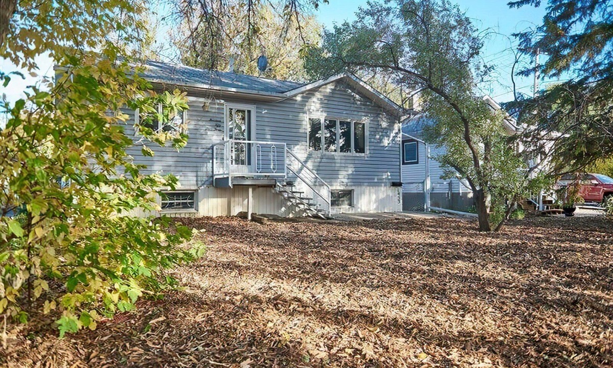 Regina House | ★4 Bedroom Bungalow - Near RCMP Heritage Centre ★