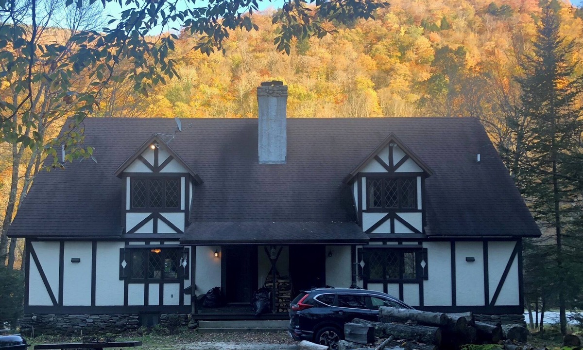 Central Vermont- Killington House | 4-Bedroom Chalet in Plymouth, Vt. Central to Killington, Woodstock, and Okemo!