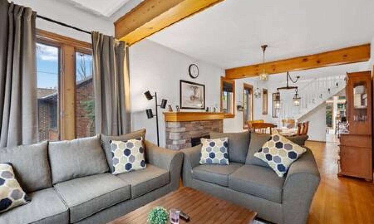 Port Credit House | 4 Bedroom Charm in Port Credit