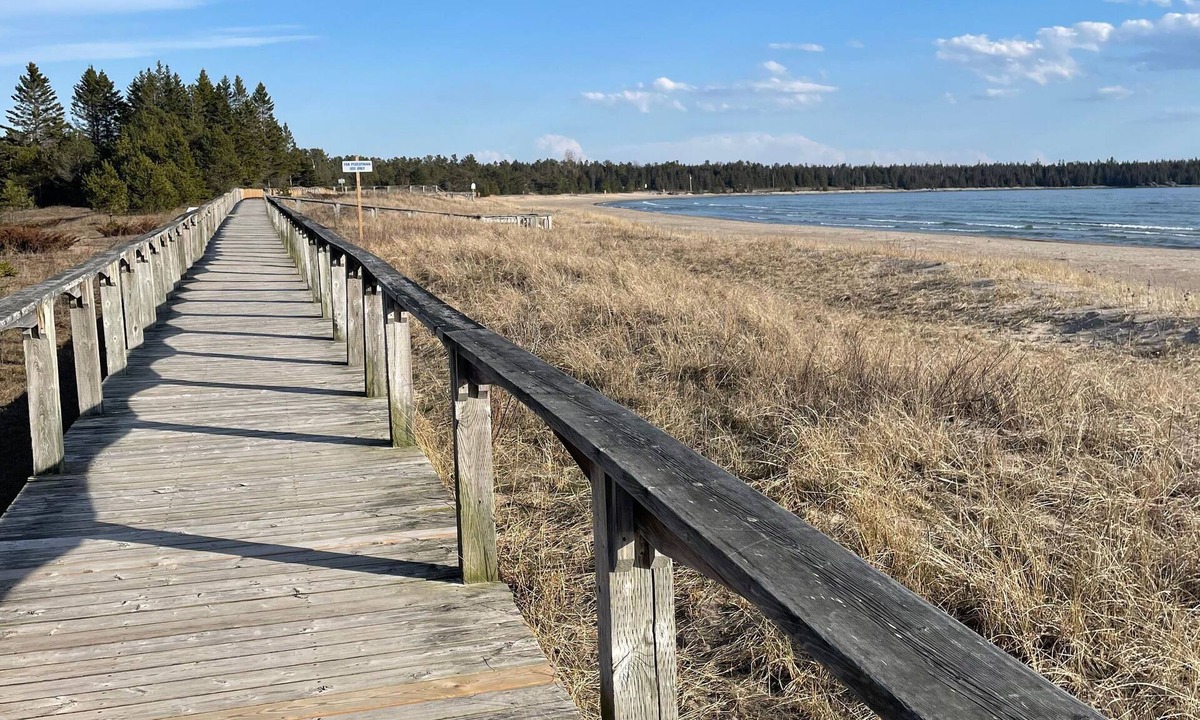 Providence Bay House | 4 Bedroom Cottage On Manitoulin Island - Next to Sandy Beach!