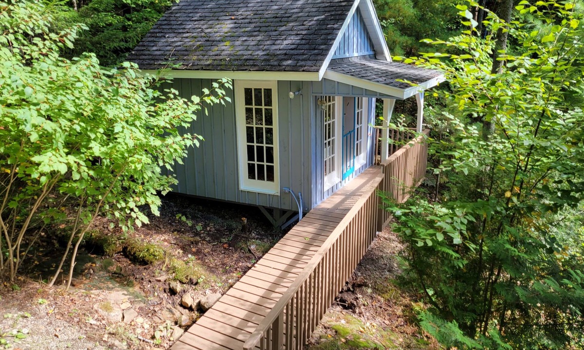 Algonquin Highlands Cottage | 4 Bedroom Cottage on Raven Lake in Dorset, Muskoka, Ontario Canada