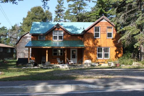 Providence Bay House | 4 Bedroom Cottage on Manitoulin Island Next to Sand Beaches!