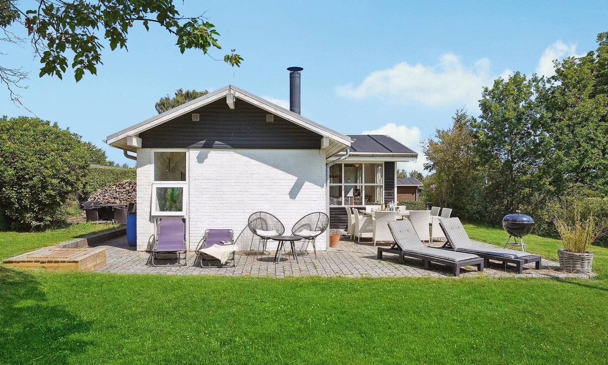 Saksild Strand House | 4 bedroom cozy home in Odder