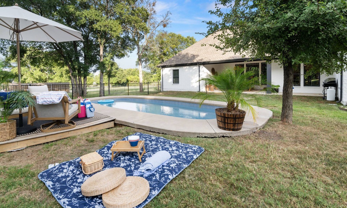 South Arlington House | 4 Bedroom Estate With Pool - 25 min TCU and AT&T