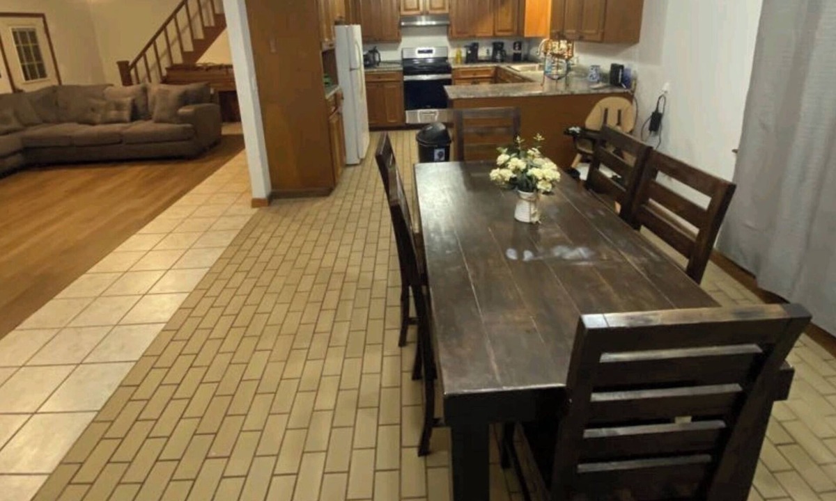 Purvis Other | 4-bedroom farmhouse in charming Purvis with WiFi, AC. Book now!