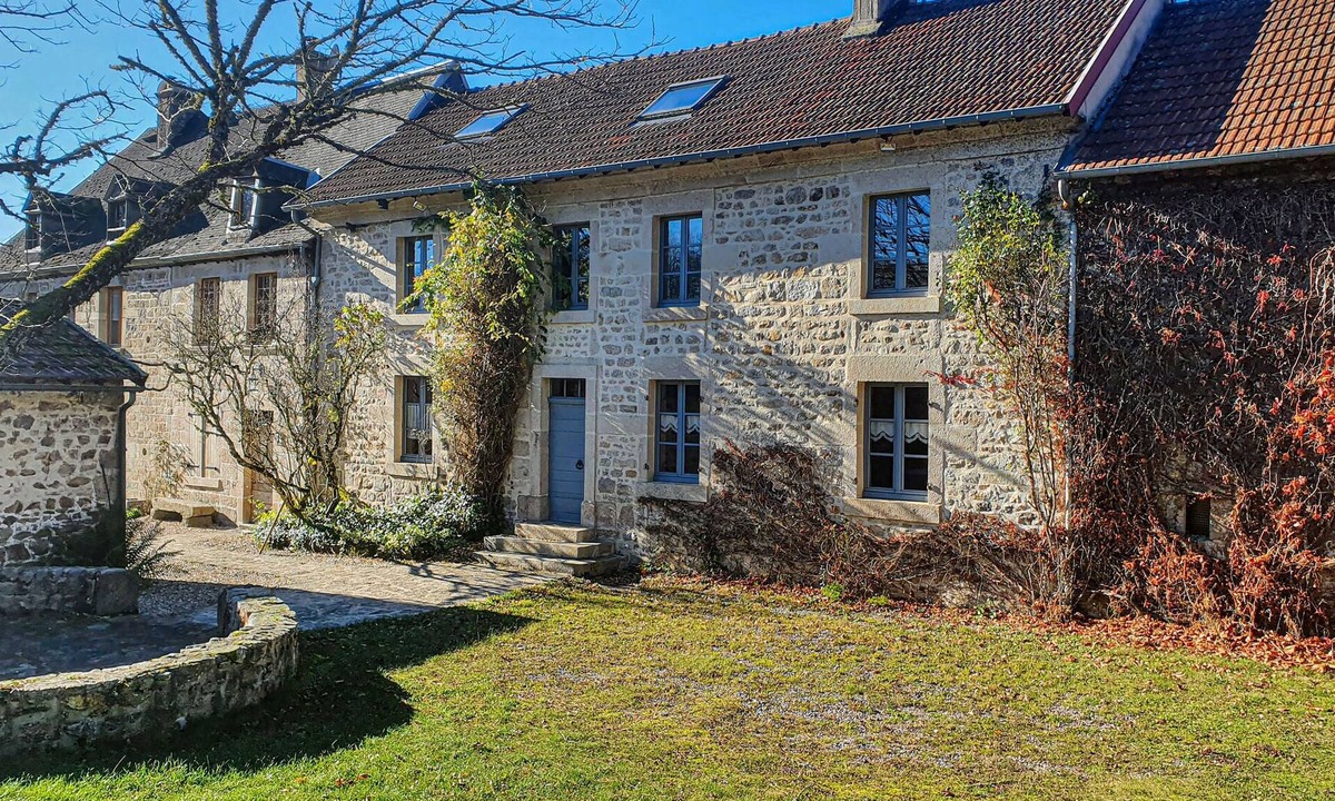 Saint-Marc-a-Loubaud House | 4 bedroom accommodation in Saint-Marc-à-Loubaud