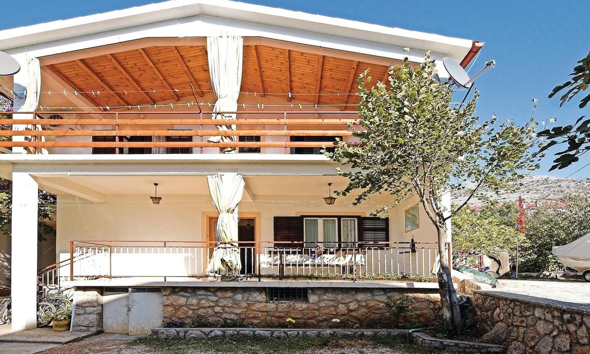 Starigrad Apartment | 4 bedroom gorgeous apartment in Starigrad