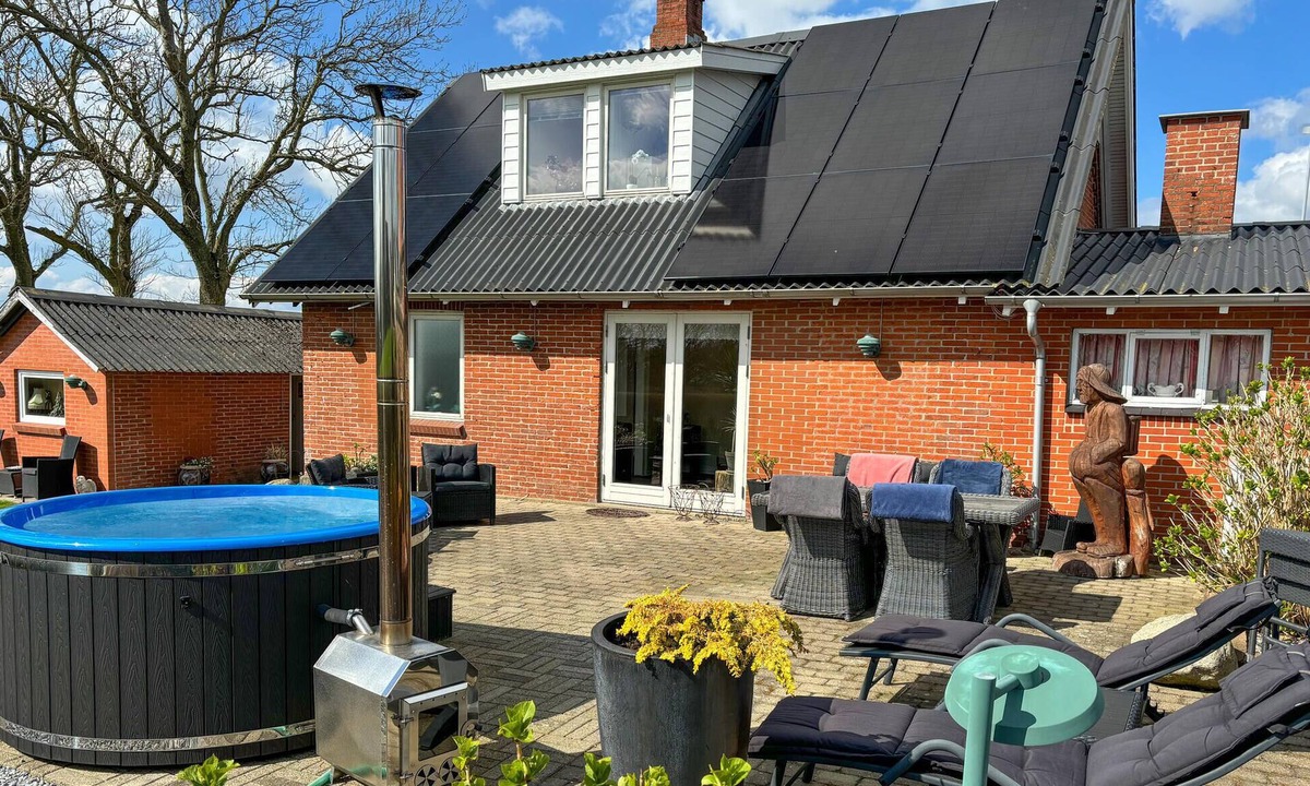 Sillerslev House | 4 bedroom gorgeous home in øster assels