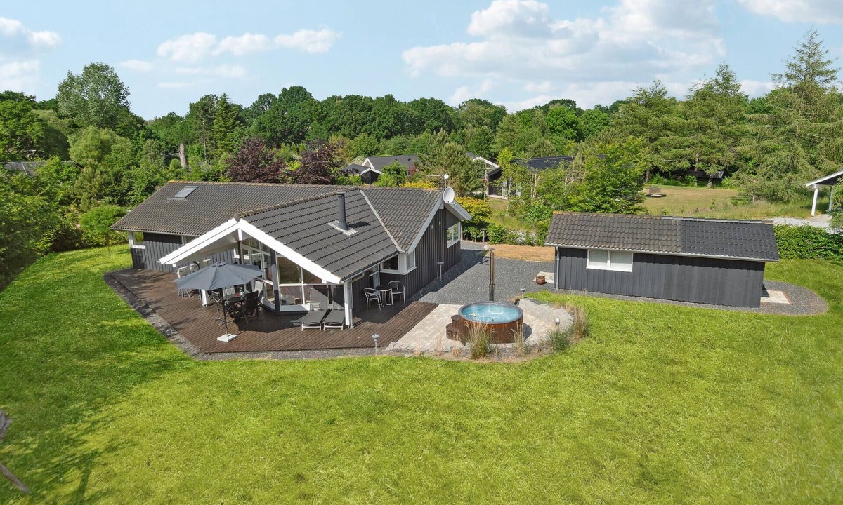 Fjellerup House | 4 bedroom gorgeous home in Glesborg