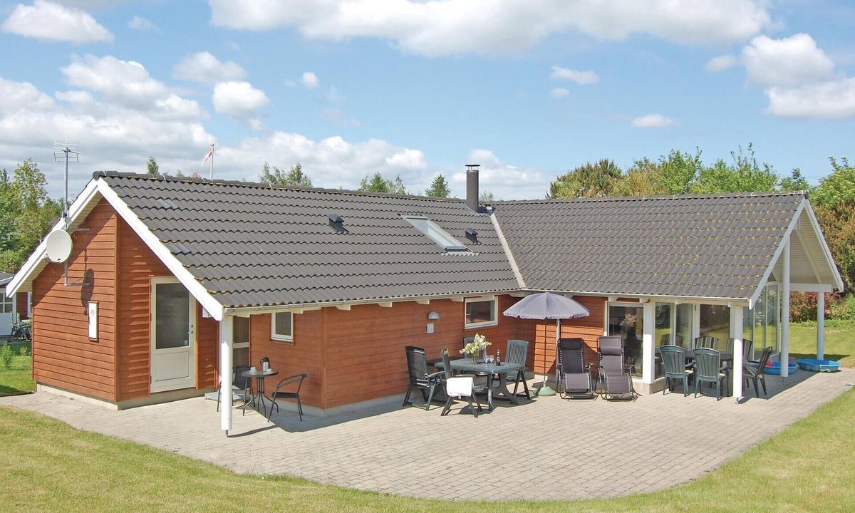 Bog By House | 4 bedroom gorgeous home in Bogø By