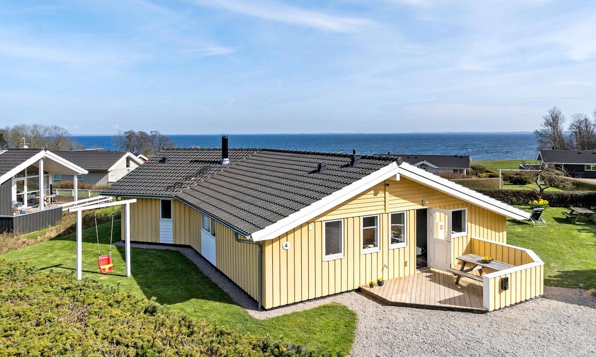 Mommark Strand House | 4 bedroom gorgeous home in Sydals