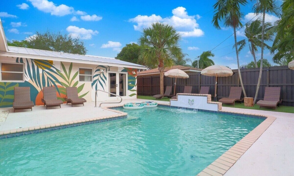 South Corals House | 4 Bedroom. Heated Pool. Waterfall. Game Room. Close 2 Beach, Las Olas, Downtown.