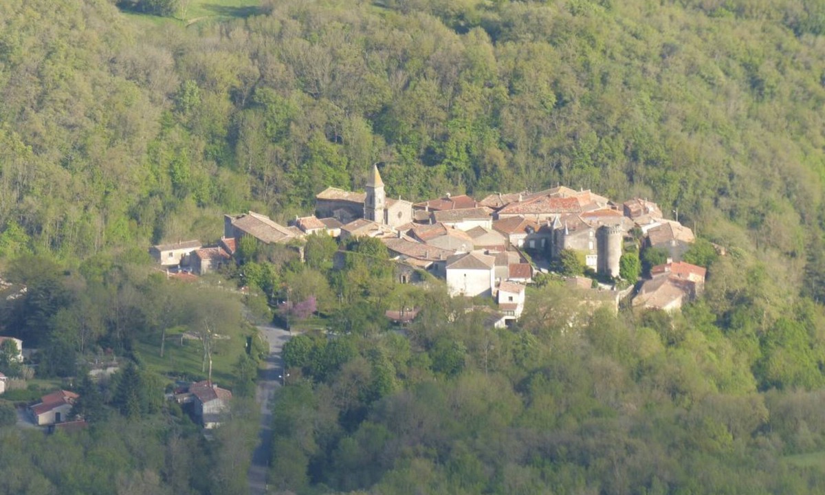 Labecede-Lauragais House | 4 bedroom house + terrace in the middle of a forest near Saint Ferreol lake