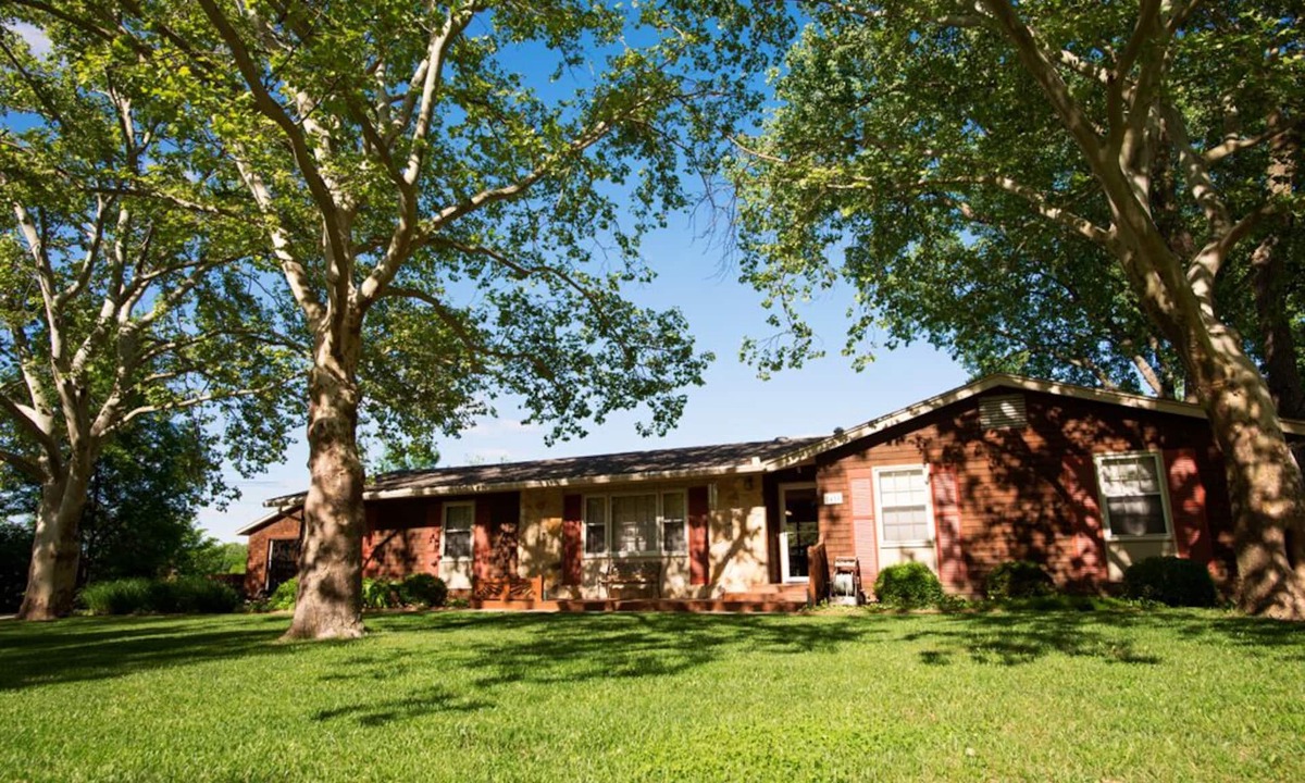 Emporia House | 4 Bedroom Home Central Location