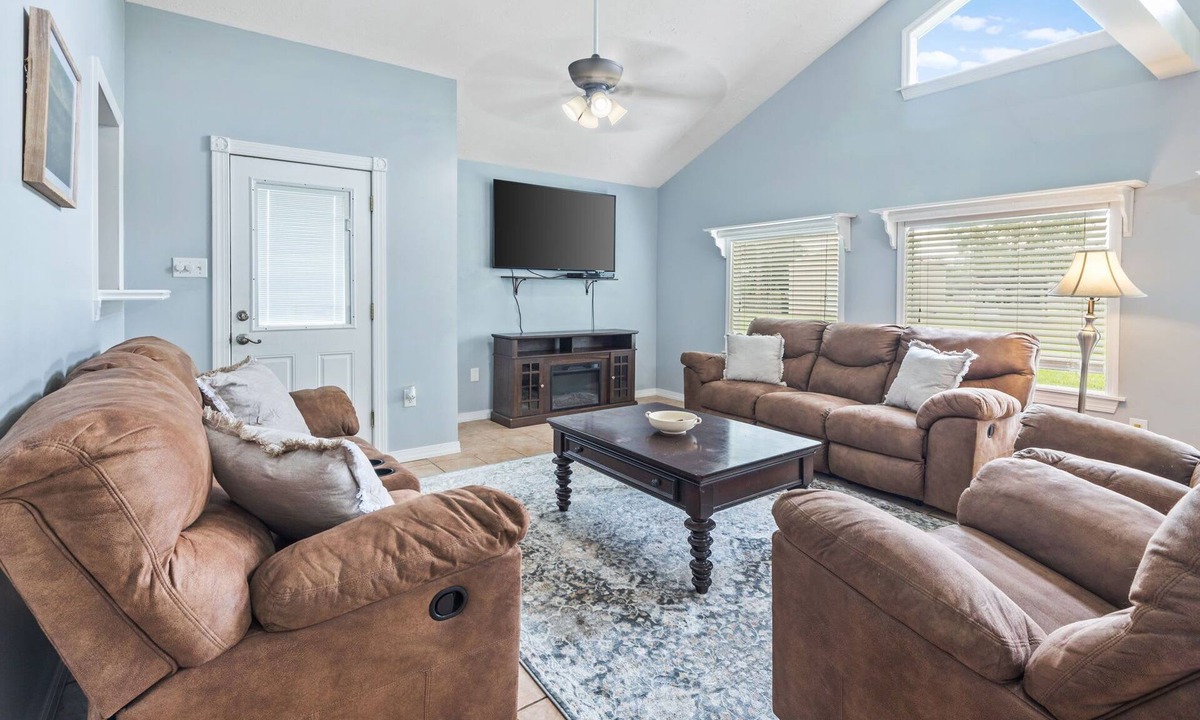 Carlyss House | 4 Bedroom Home in Sulphur, La