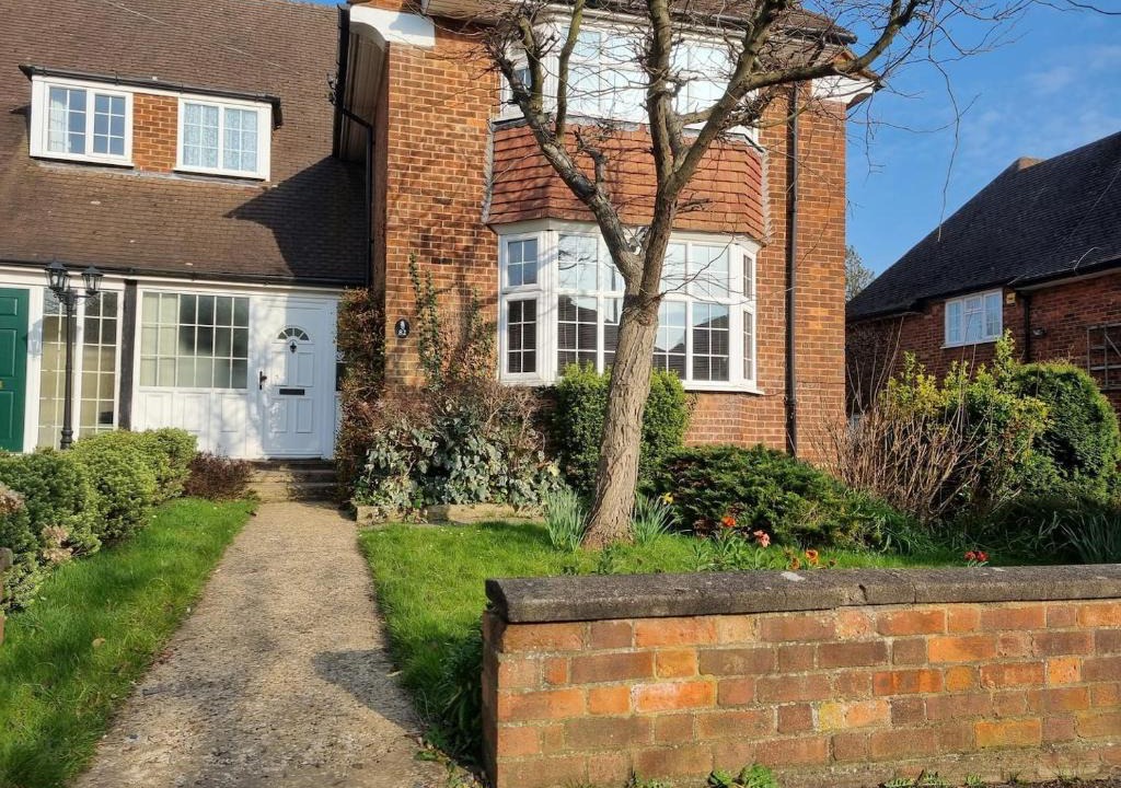 Luton House | 4 Bedroom Home with Parking