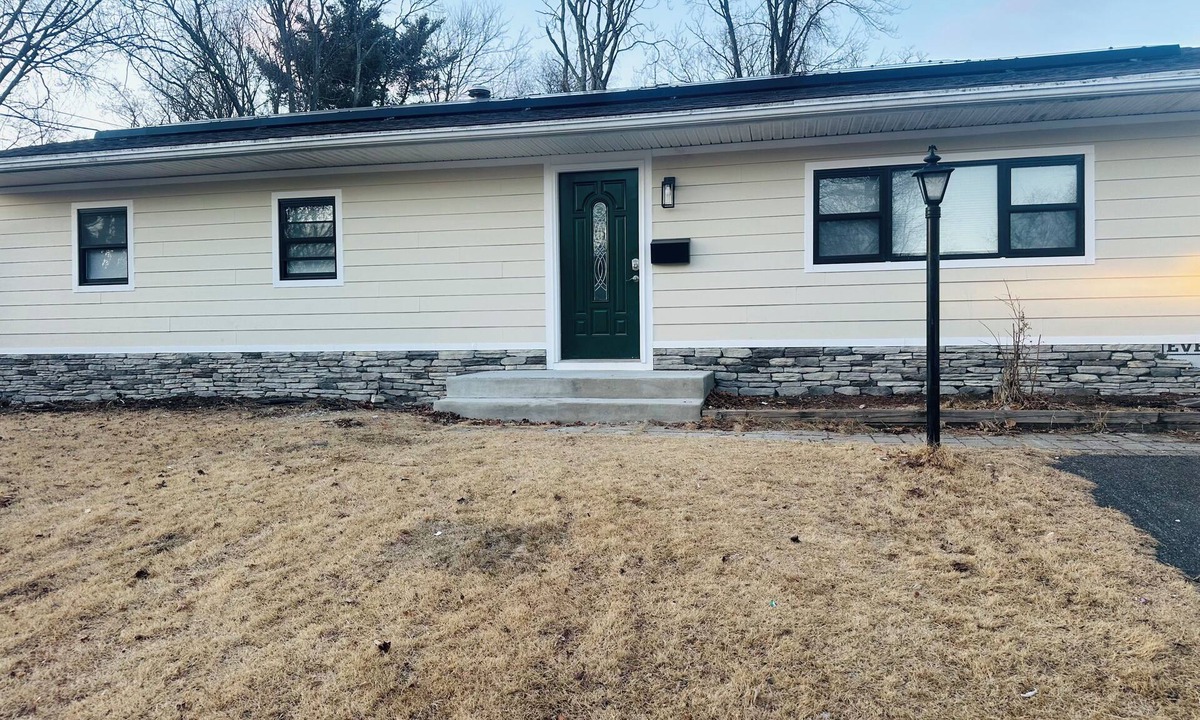 Saugerties South House | 4-bedroom house in delightful Saugerties with AC, WiFi. Enjoy your stay