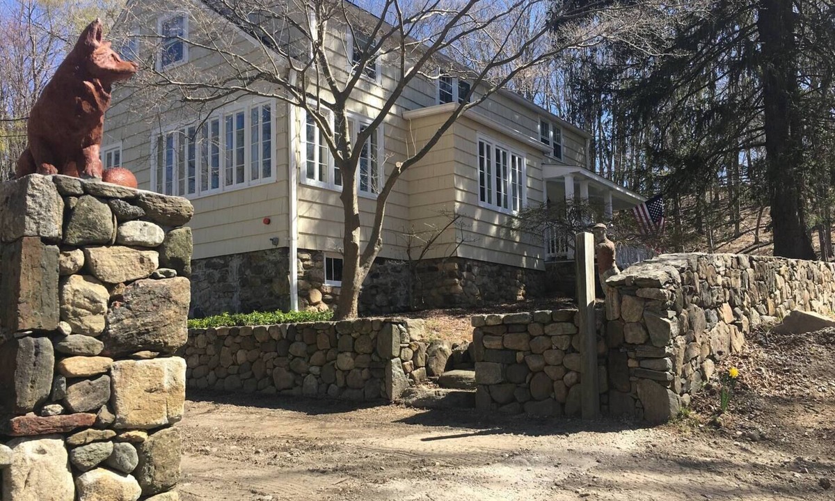 North Salem House | 4-bedroom house in horse country North Salem with WiFi, AC, fitness room