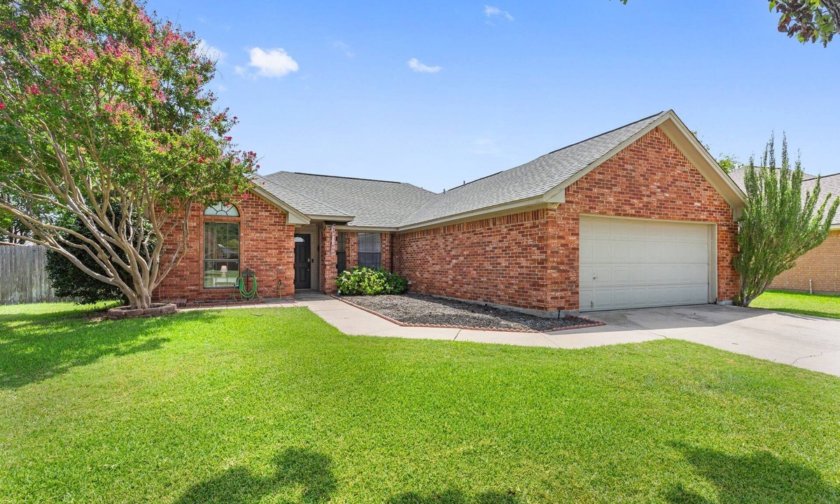 Trophy Club House | 4-bedroom house in superb Trophy Club with Backyard, W/D, Pets!