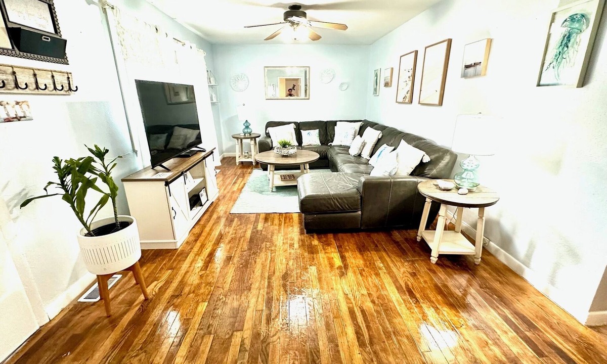 Northwest House | 4-bedroom house in beautiful Virginia Beach Downtown