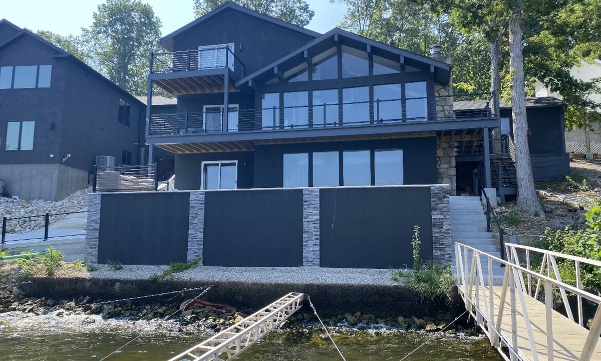 Lake Ozark House | 4 bedroom house w/pool - short walk from Shady Gators and H. Toad