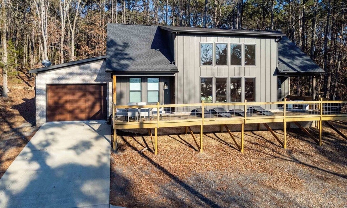 Fairfield Bay House | 4-Bedroom House with Beautiful Lake View, Sleeps 12 - Quiet & Relaxing