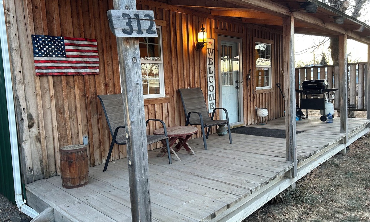Shelby House | 4-bedroom house with AC in friendly Shelby, MT