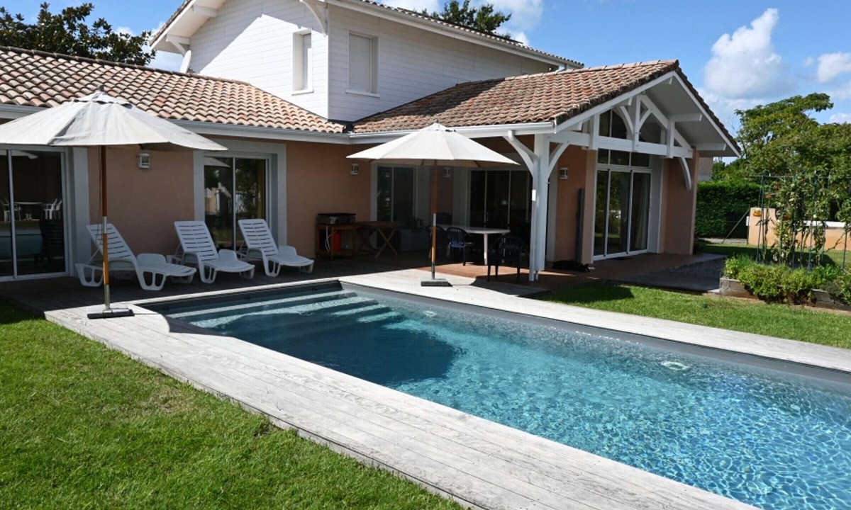 Sanguinet House | 4-bedroom house with pool, 8 min from Sanguinet Lake
