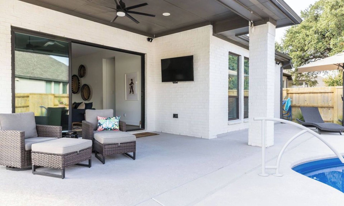 Kyle House | 4-bedroom house with Pool and Putting Green in Hill Country