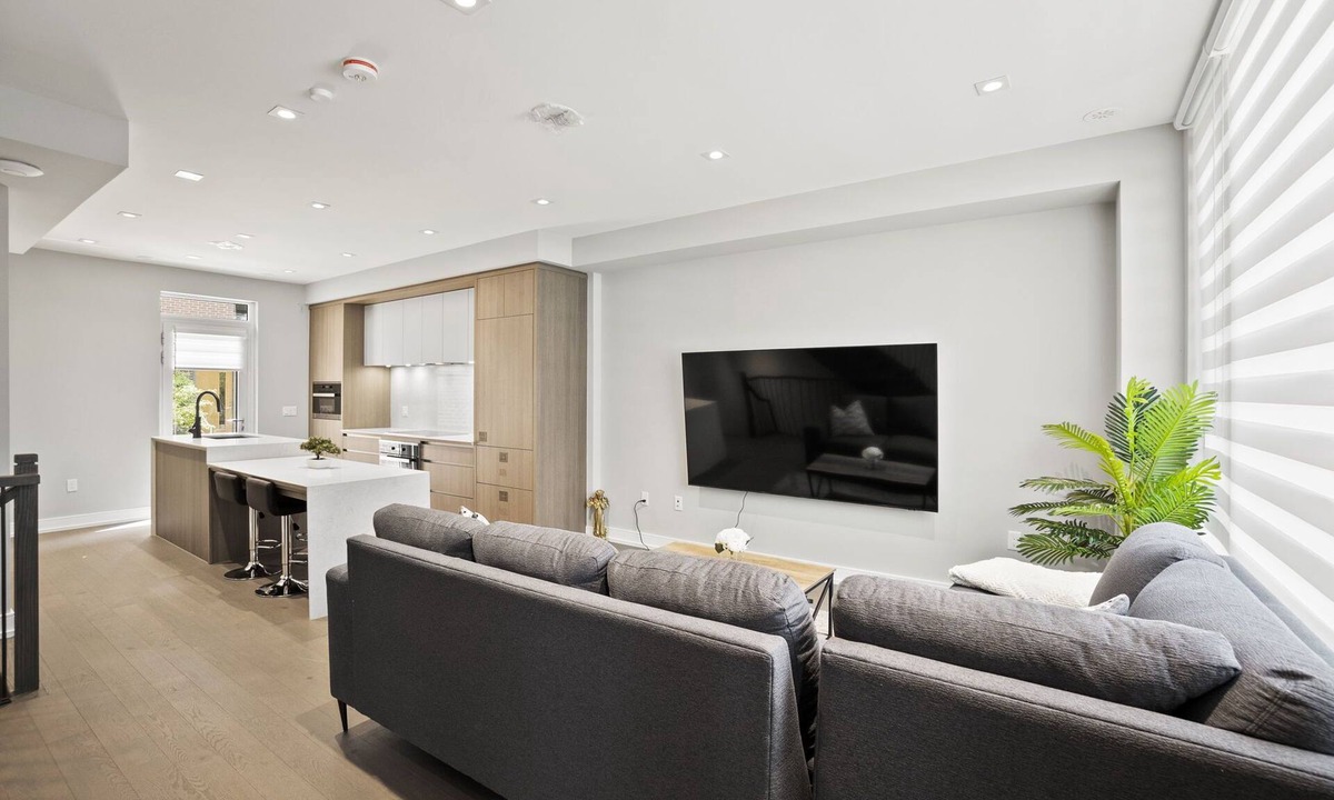 Bay Cloverhill Apartment | 4 Bedroom In Downtown Toronto