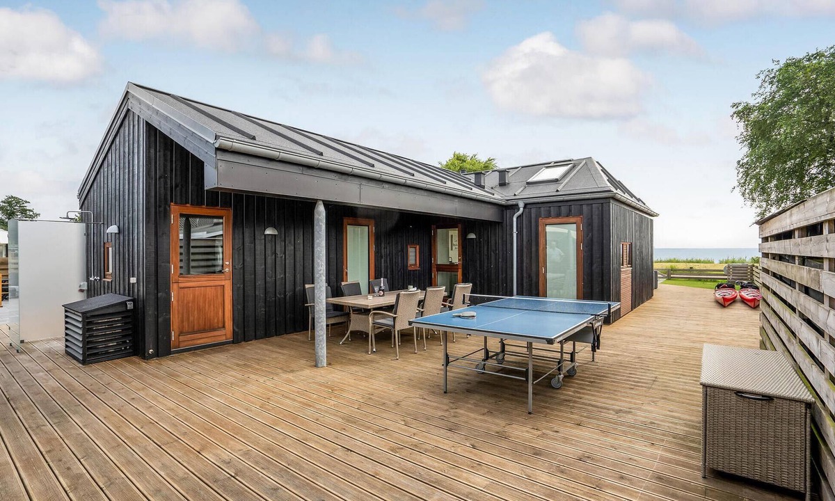 Grønninghoved Strand House | 4 bedroom lovely home in Sjølund