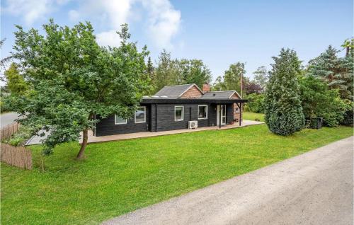 Skødshoved Strand House | 4 Bedroom Lovely Home In Knebel