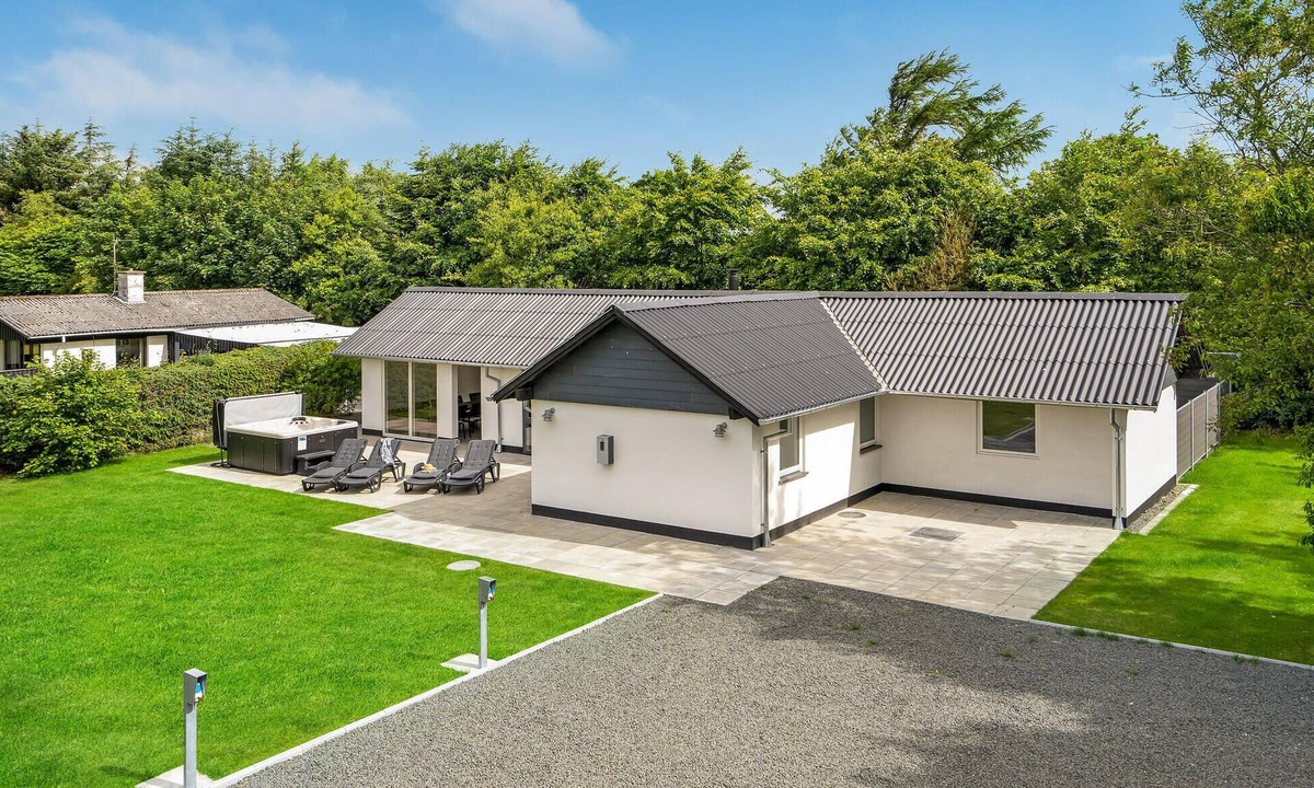 Skaven Strand House | 4 bedroom lovely home in Tarm
