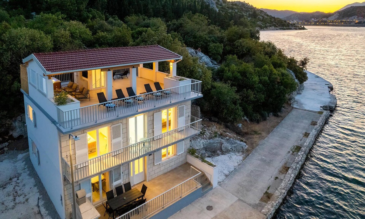 Ploce House | 4 bedroom luxurious home in Rogotin