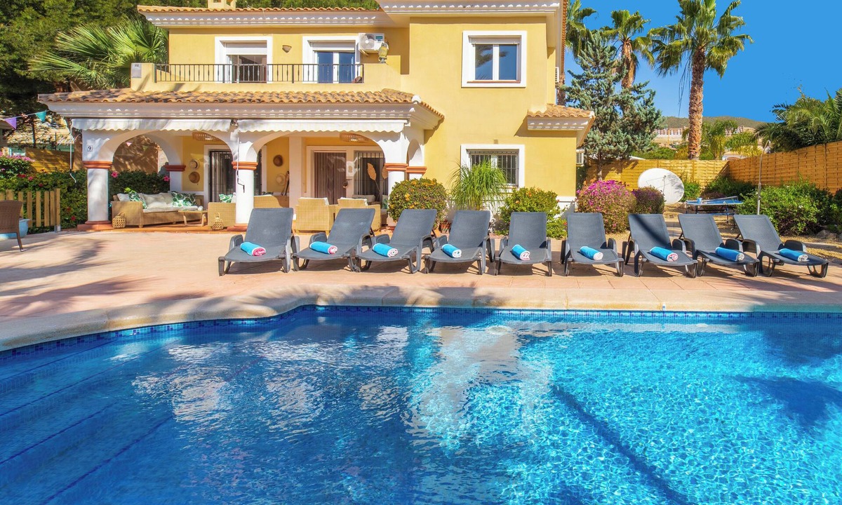 Hoya de los Patos Villa | 4 Bedroom Luxury Villa with 15m Heated Private Pool for Up-To 10 Guests
