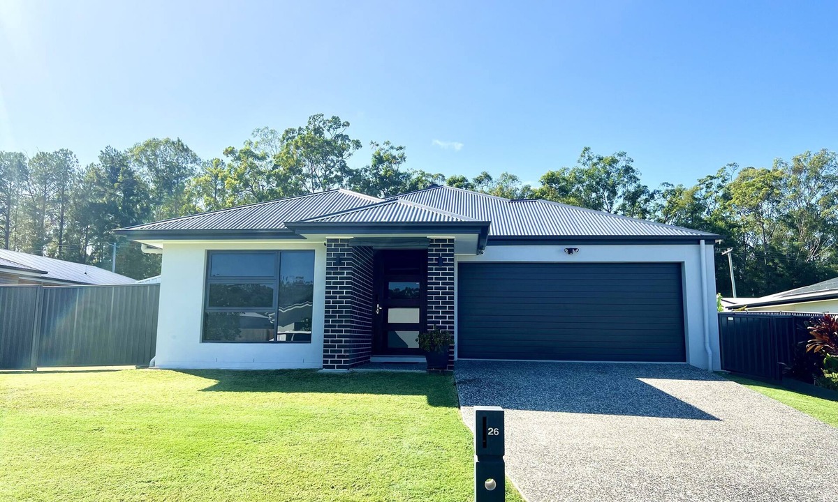 Landsborough House | 4 Bedroom Modern Home
