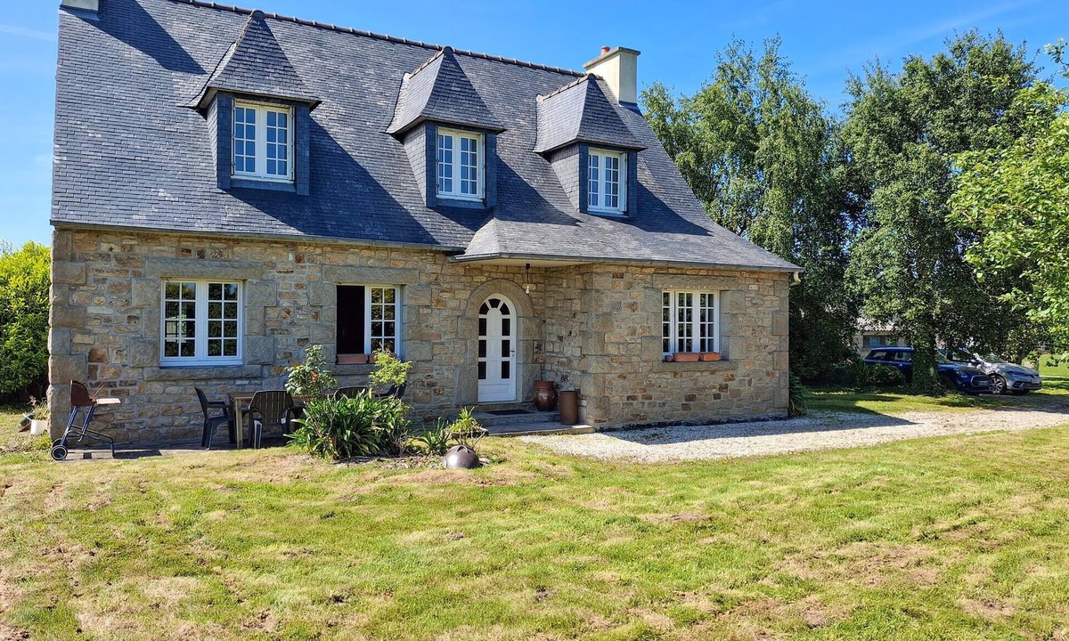 Plouigneau House | 4 bedroom nice home in Plouigneau