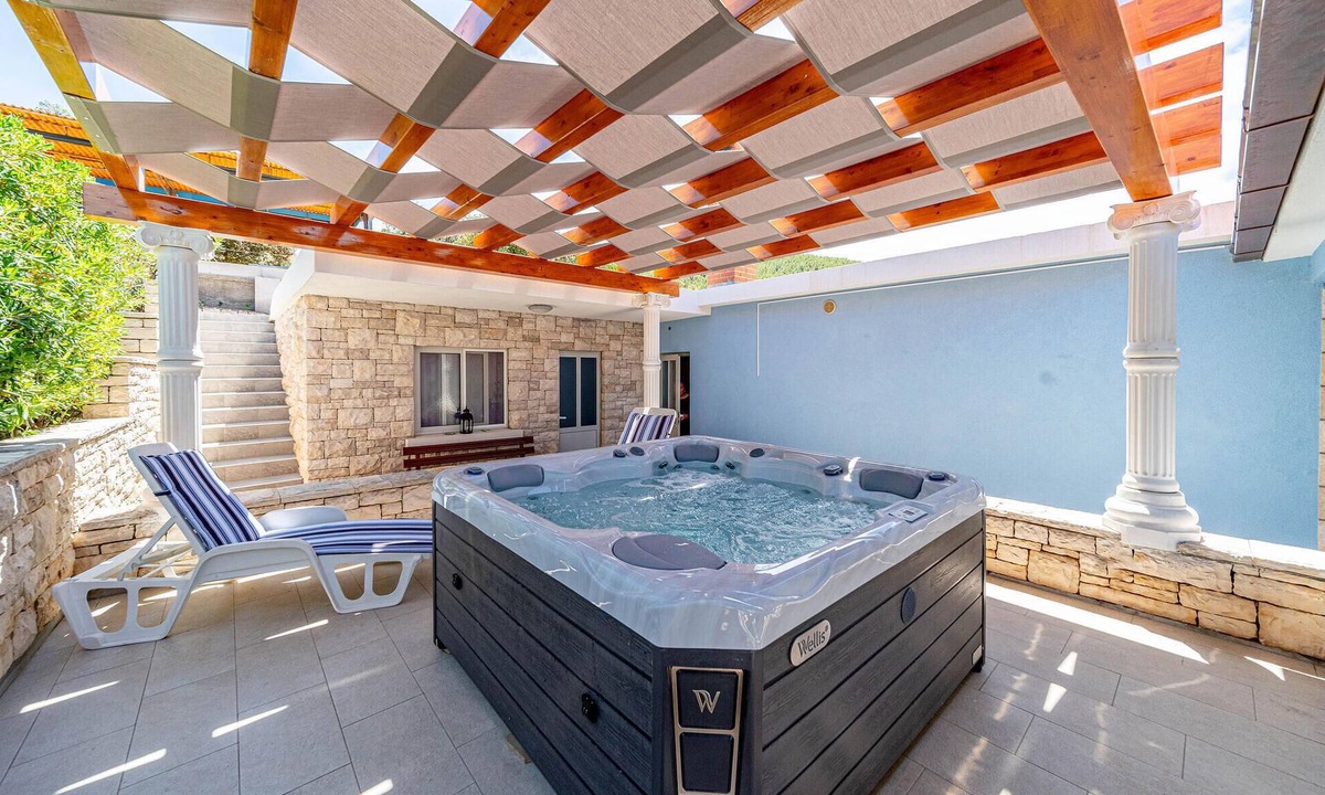 Prigradica House | 4 bedroom nice home in Prigradica