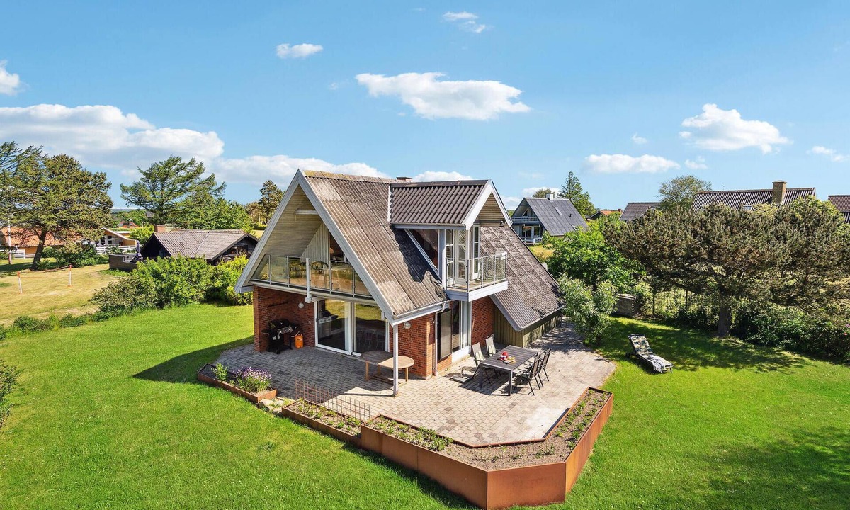 Næs House | 4 bedroom nice home in Assens