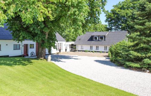 Skygge House | 4 Bedroom Nice Home In Ejstrupholm