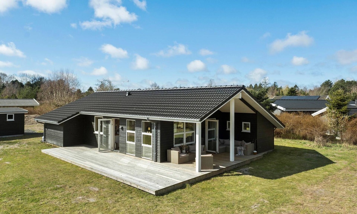 Hojby House | 4 bedroom nice home in Højby