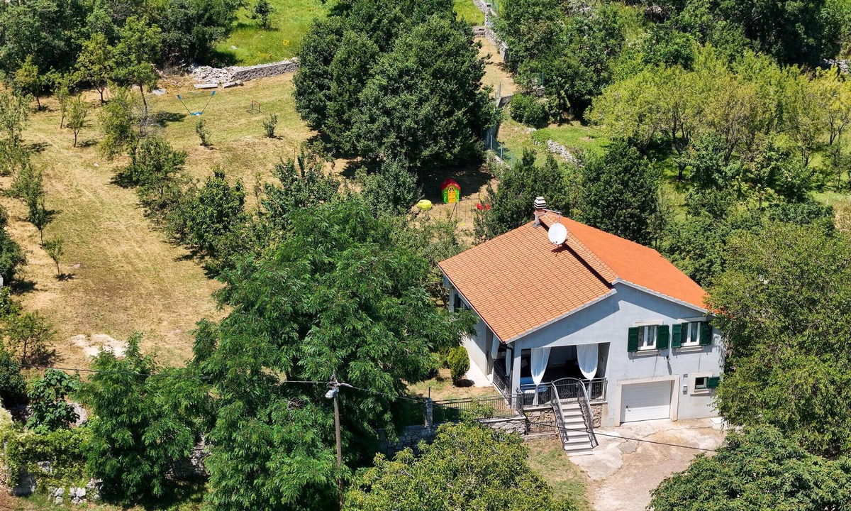 Vrlika House | 4 bedroom nice home in Maovice